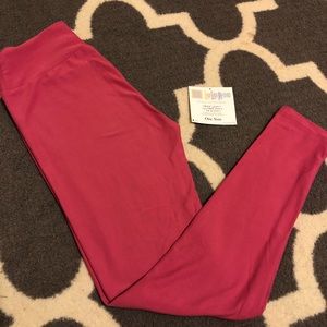 New OS solid pink leggings 💕